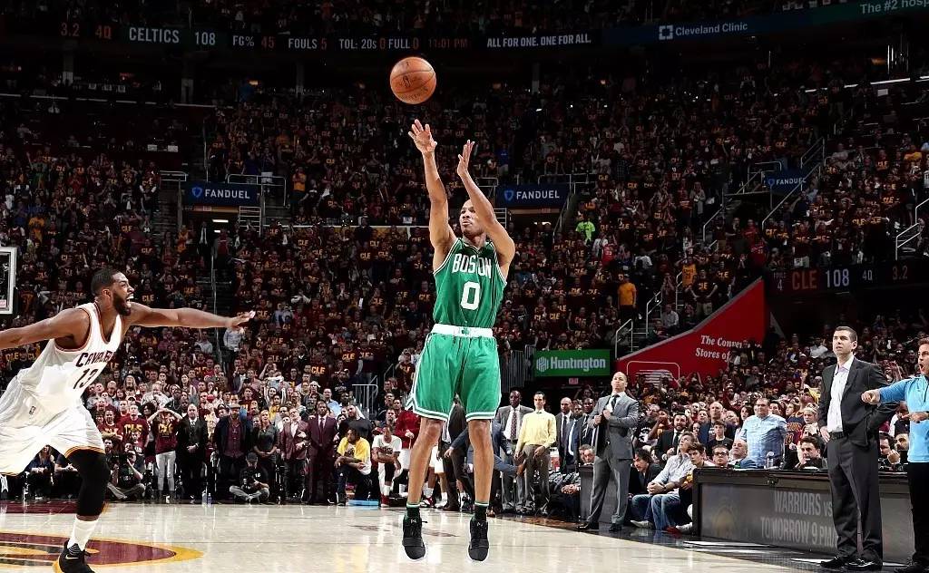  库里三分绝杀 勇士逆转凯尔特人  