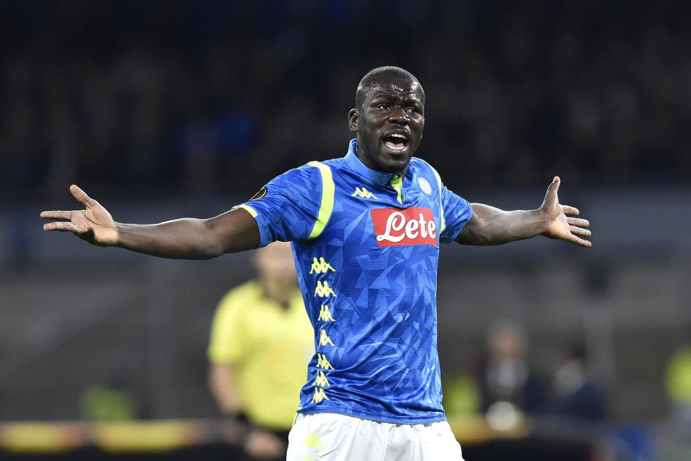  那不勒斯年轻后卫失误频出遭质疑  